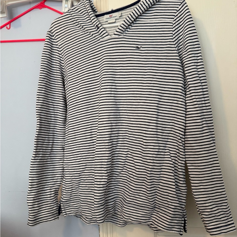 Vineyard Vines Woman’s Hooded Shirt. Size Medium